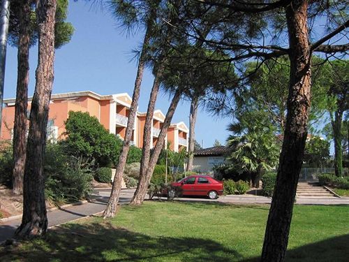 Saint-Raphaël Lagrange Vacances Le Domaine Des Grands Pins מראה חיצוני תמונה